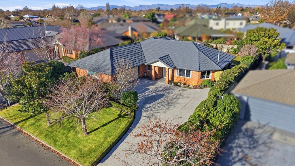 5 Creedon Glen, Casebrook, Christchurch - Carousel 1