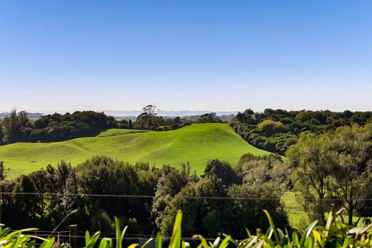805 Richmond Road, Lepperton, New Plymouth - Carousel 37