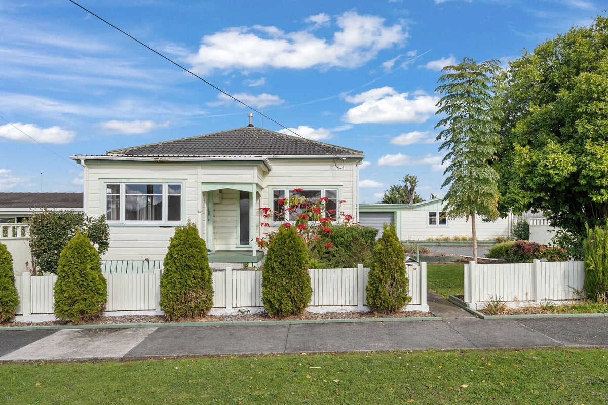25 Central Avenue, Avenues, Whangarei - Carousel 1