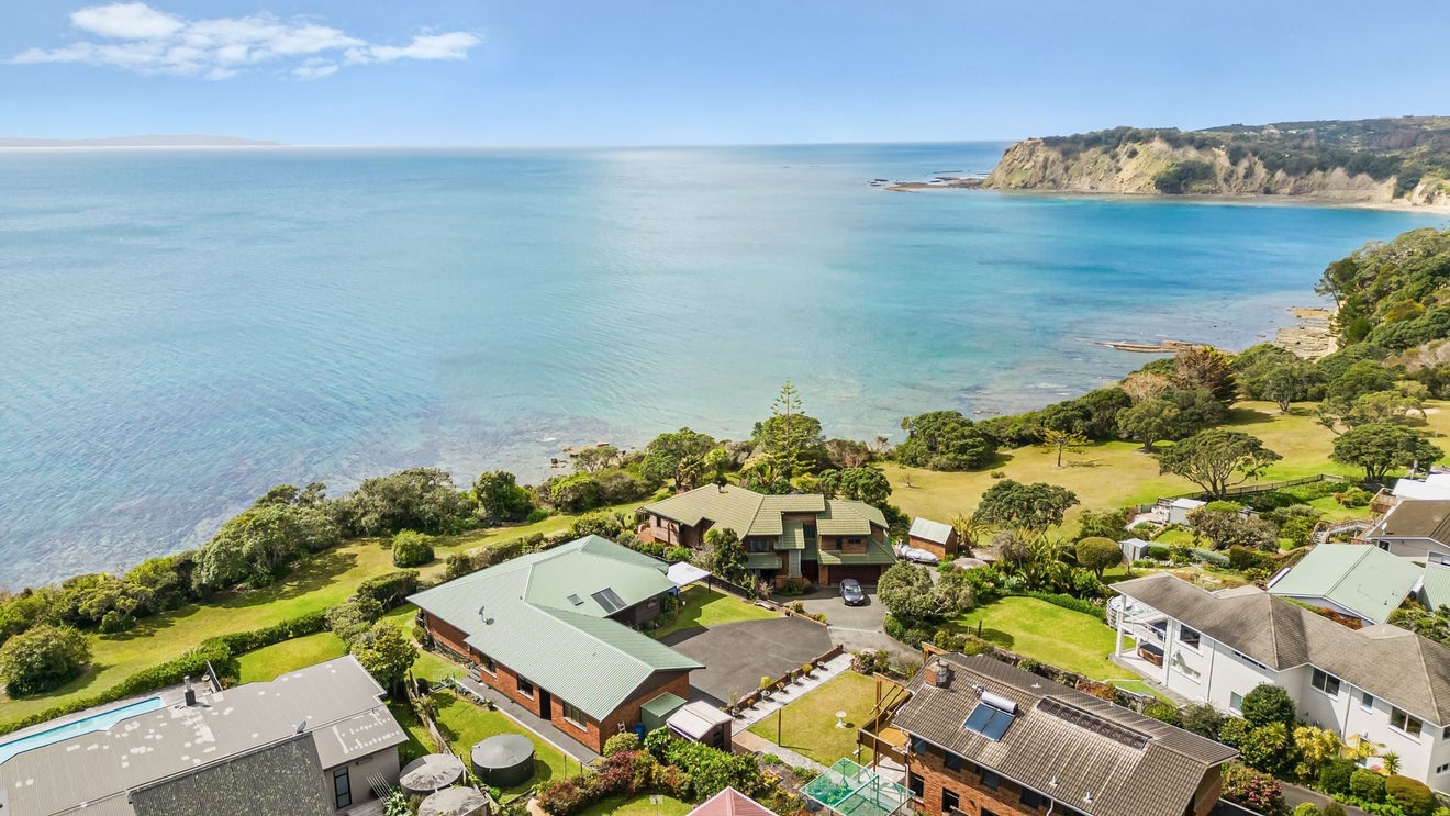 146 Pacific Parade, Army Bay, Whangaparaoa - Carousel 1