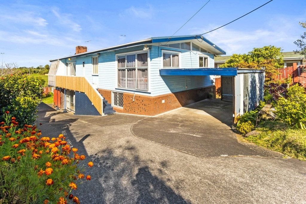27 Whittle Place, New Windsor, Auckland - Carousel 2