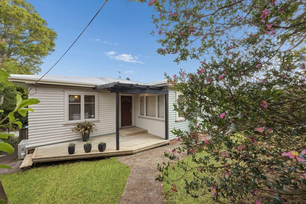 3 Grendon Road, Titirangi, Auckland - Carousel 1