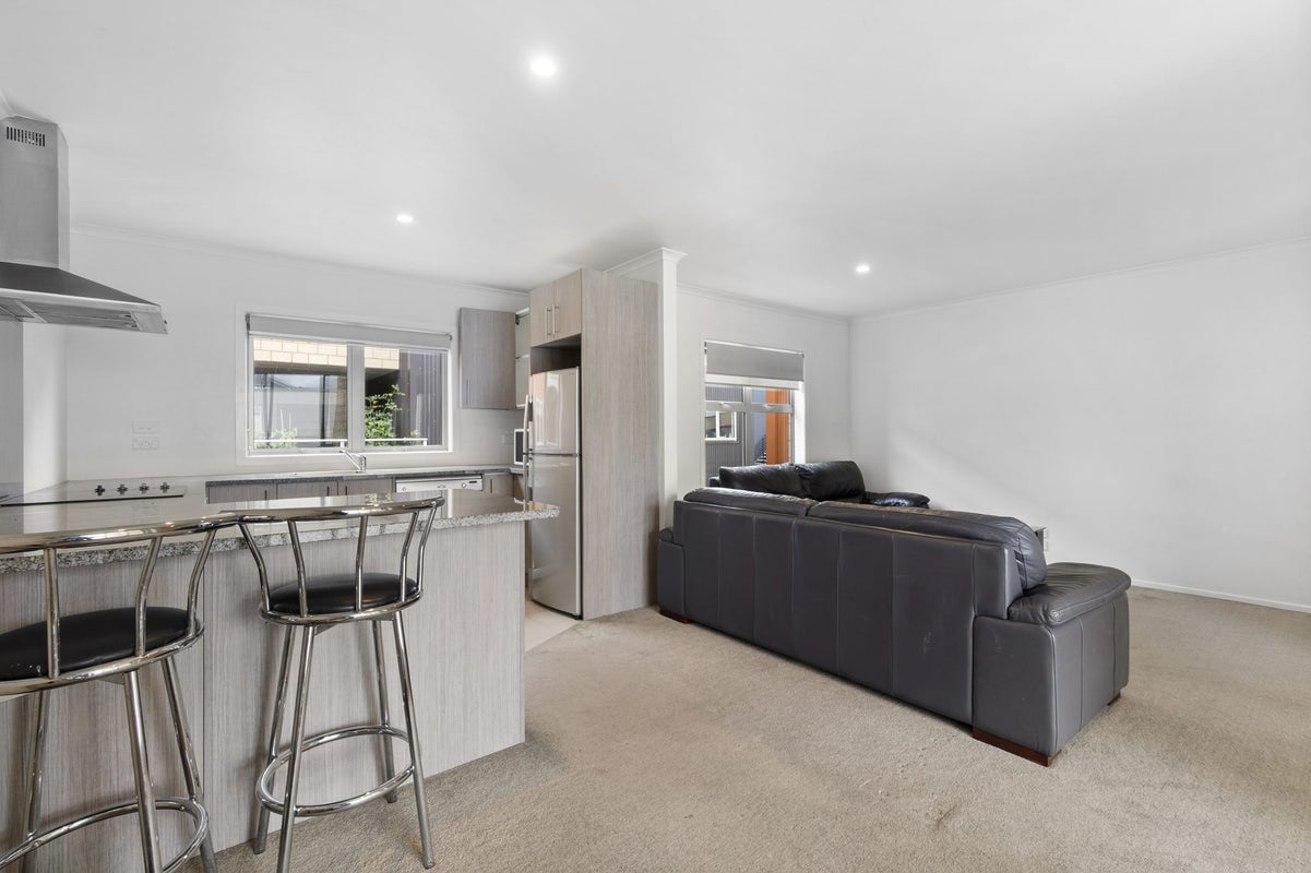 4/9 Vialou Street, Hamilton Central, Hamilton - Carousel 2