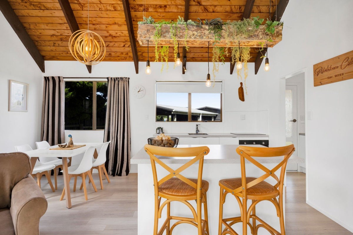 9 Pohutukawa Drive, Opunake - Carousel 2