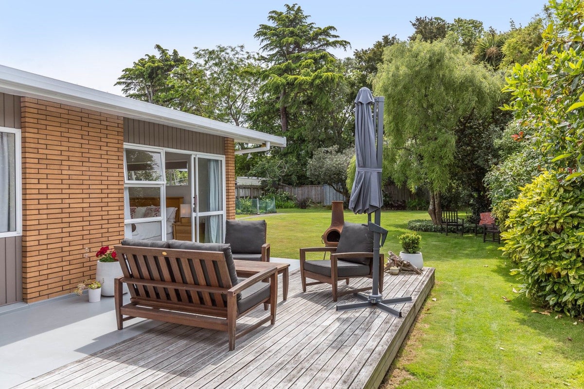 100 East Street, Greytown, Greytown - Carousel 1