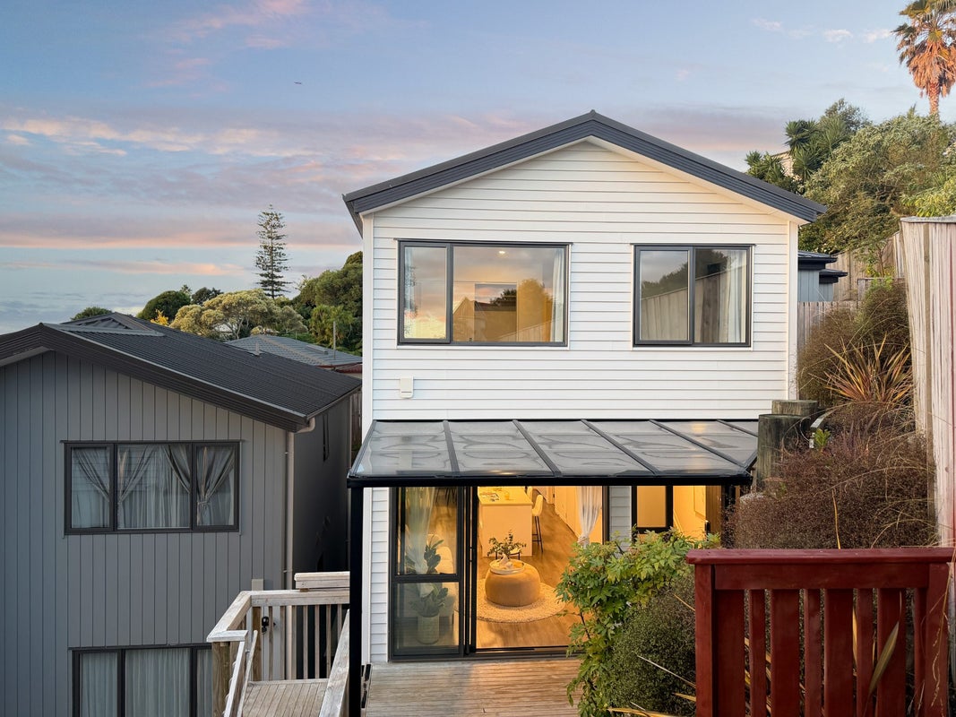 16B Dianthus Place, Browns Bay, Auckland - Carousel 2
