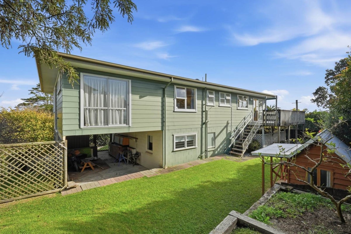 8 Addis Place, Shelly Park, Auckland - Carousel 1