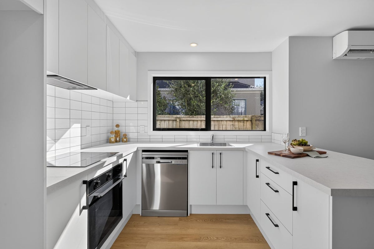 30 Coles Place, St Albans, Christchurch - Carousel 2