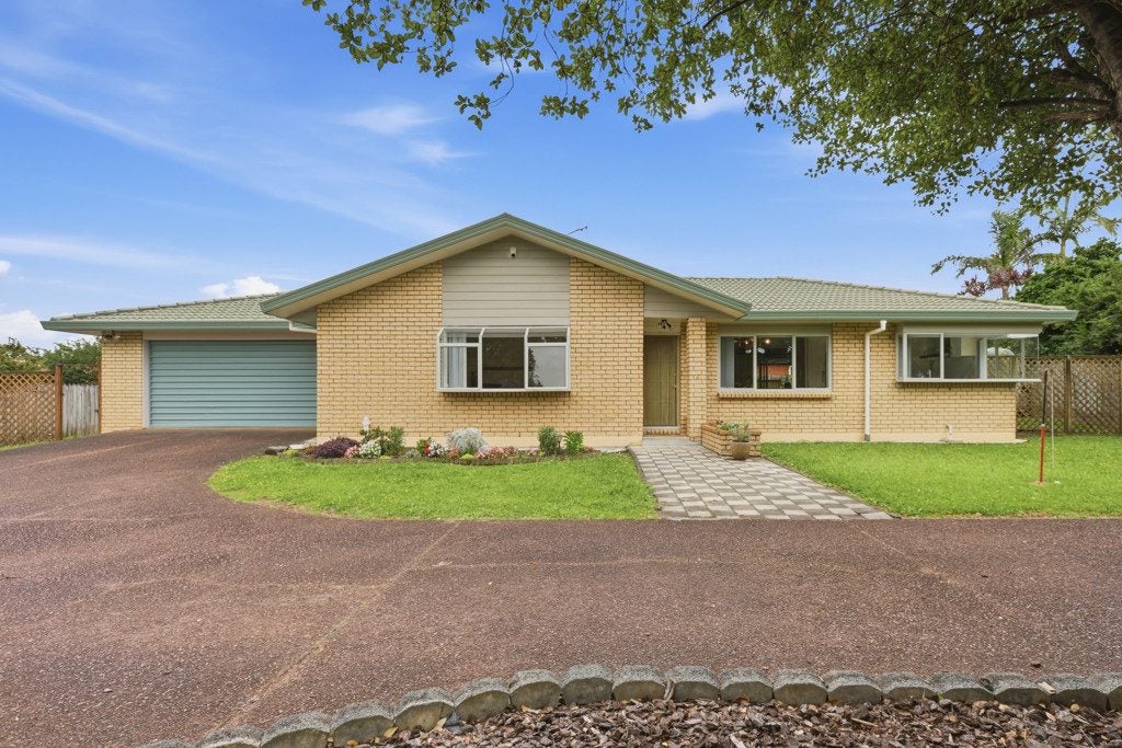 46 Frank Nobilo Drive, Golflands, Auckland - Carousel 1