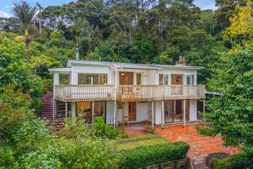 779 West Coast Road, Oratia, Auckland - Carousel 1