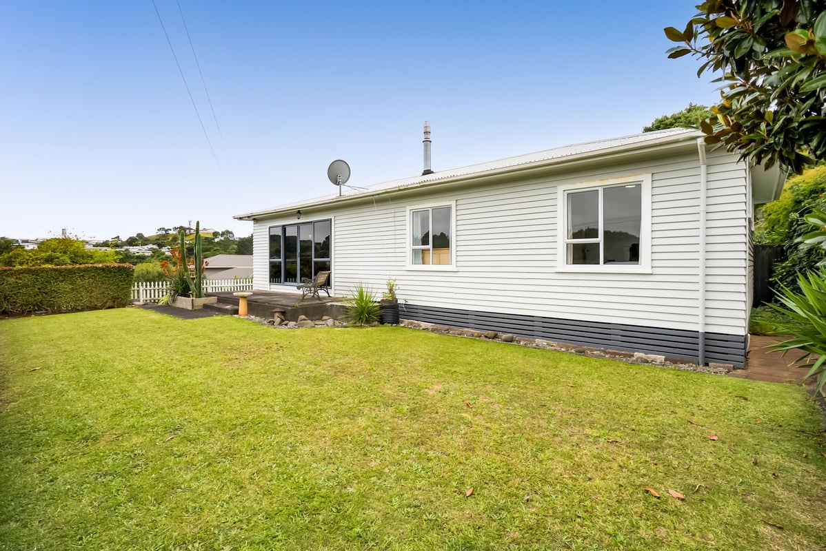 120 Omata Road, Marfell, New Plymouth - Carousel 16