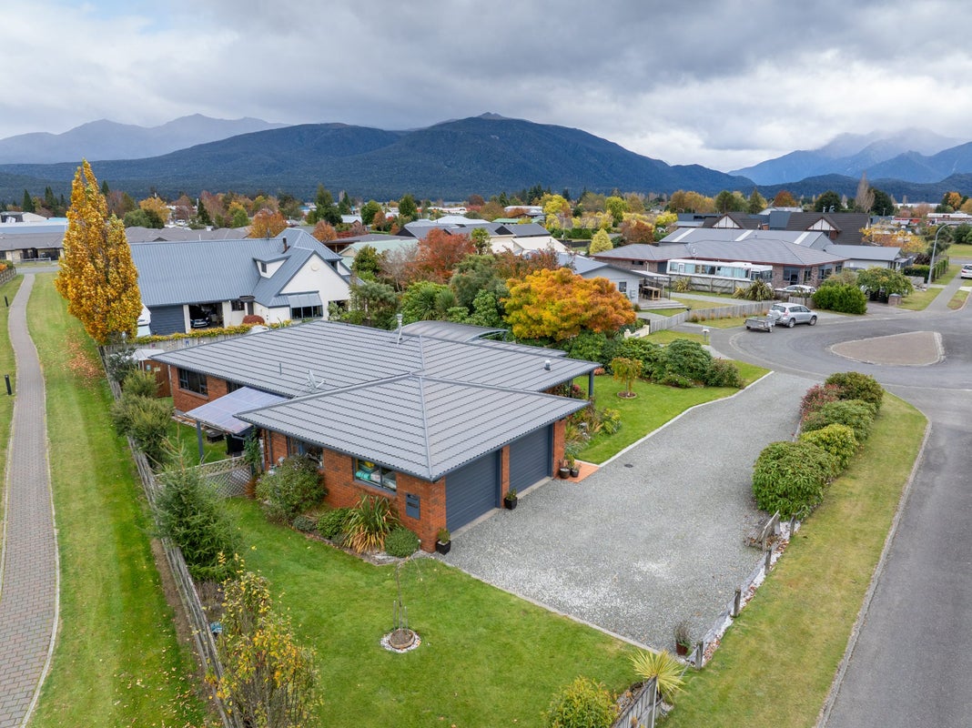 10 Melland Place, Te Anau, Te Anau - Carousel 43