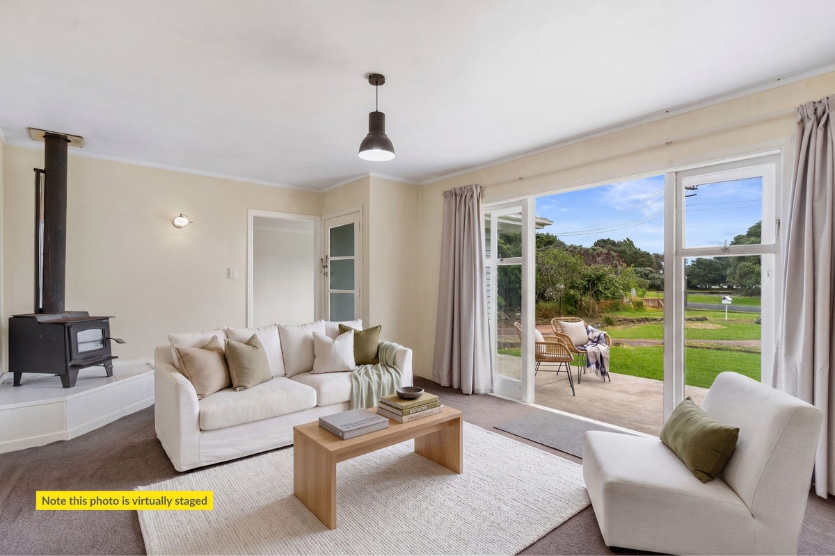 8 Kiwi Esplanade, Mangere Bridge, Auckland - Carousel 2