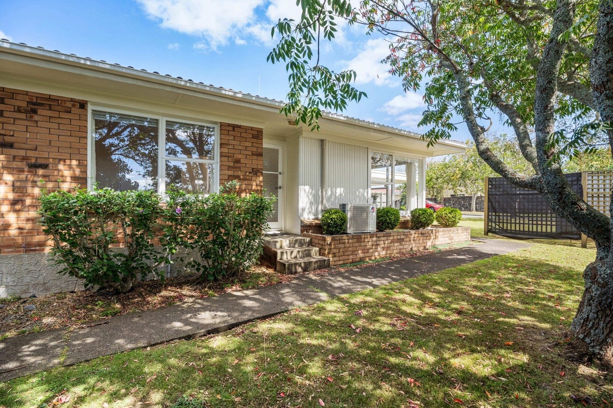 1/2 Glenties Lane, Ellerslie, Auckland - Carousel 1