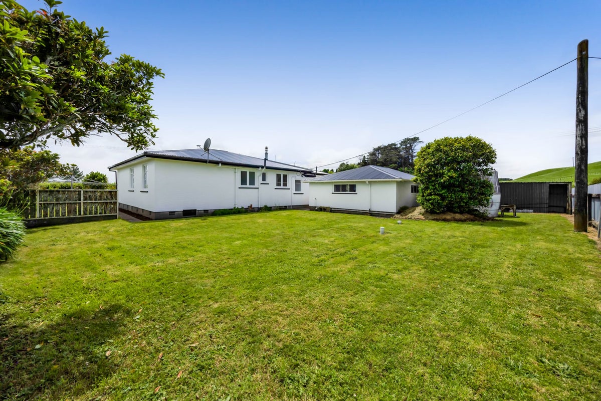 1138 Junction Road, Egmont Village, Inglewood - Carousel 2