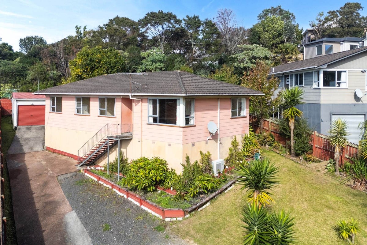 18 Zingaro Place, Massey, Auckland - Carousel 1
