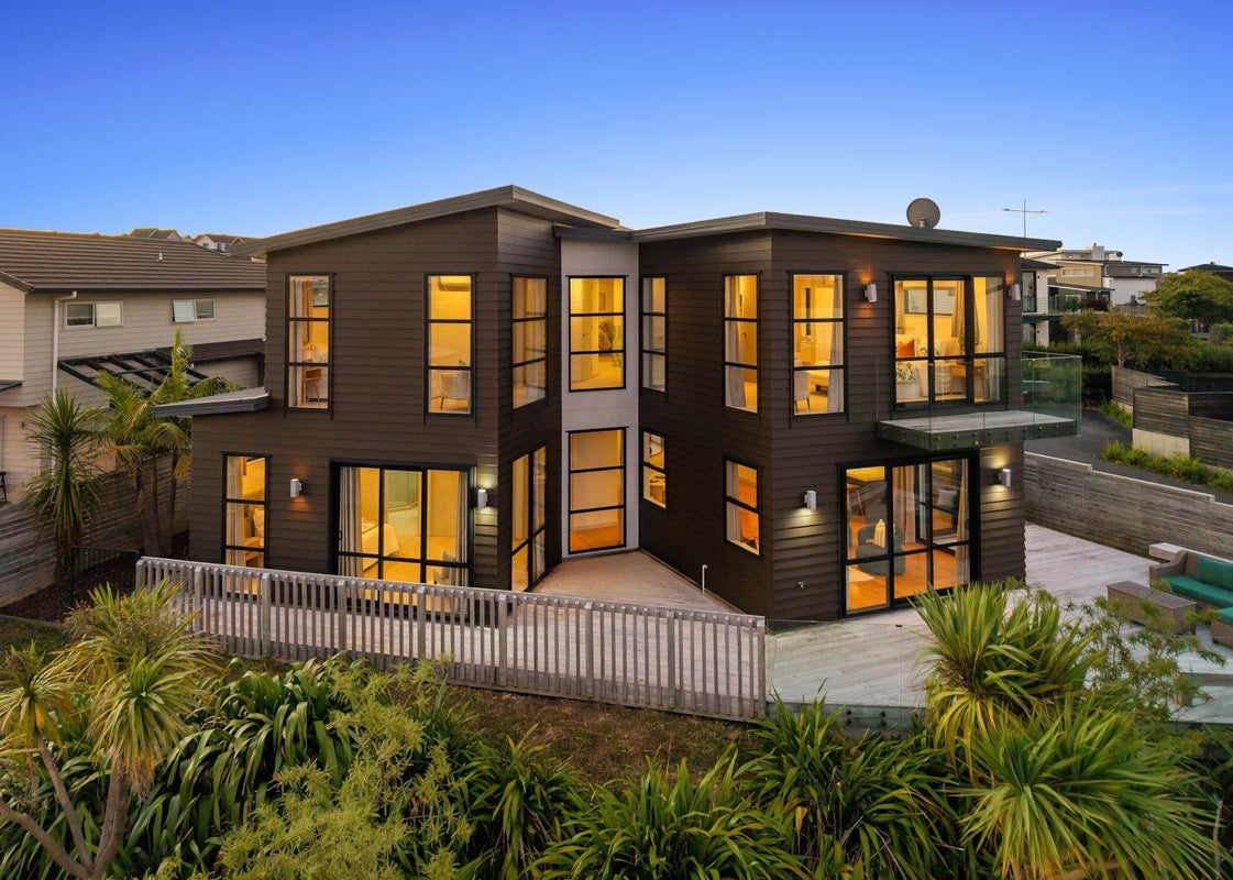 7 Eastreef Court, Long Bay, Auckland - Carousel 1