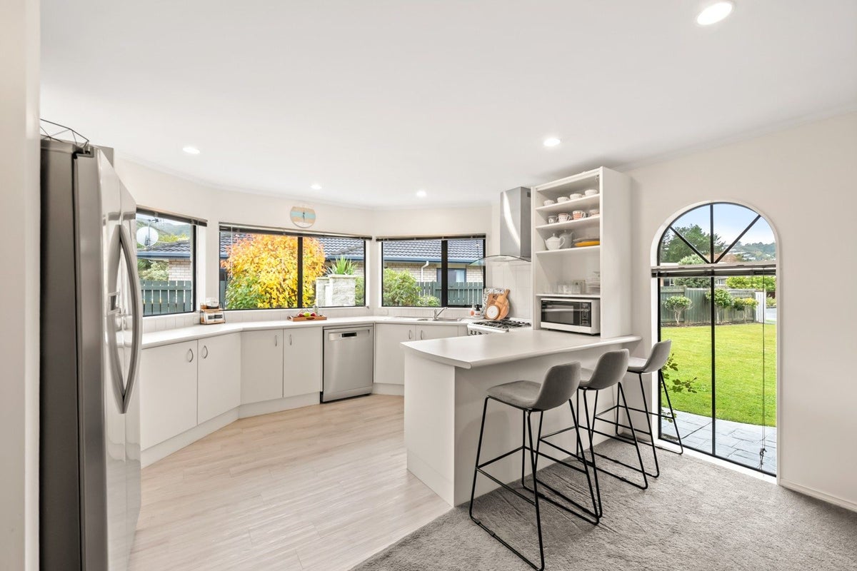 31 Mary Huse Grove, Manor Park, Lower Hutt - Carousel 2