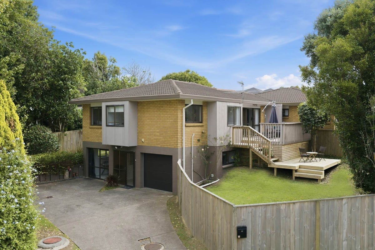 30 Himalaya Drive, Half Moon Bay, Auckland - Carousel 1