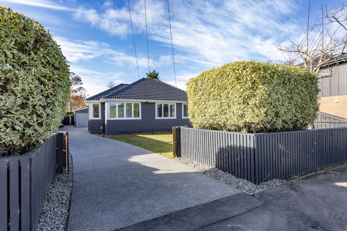 26 Bateman Avenue, Bryndwr, Christchurch - Carousel 1