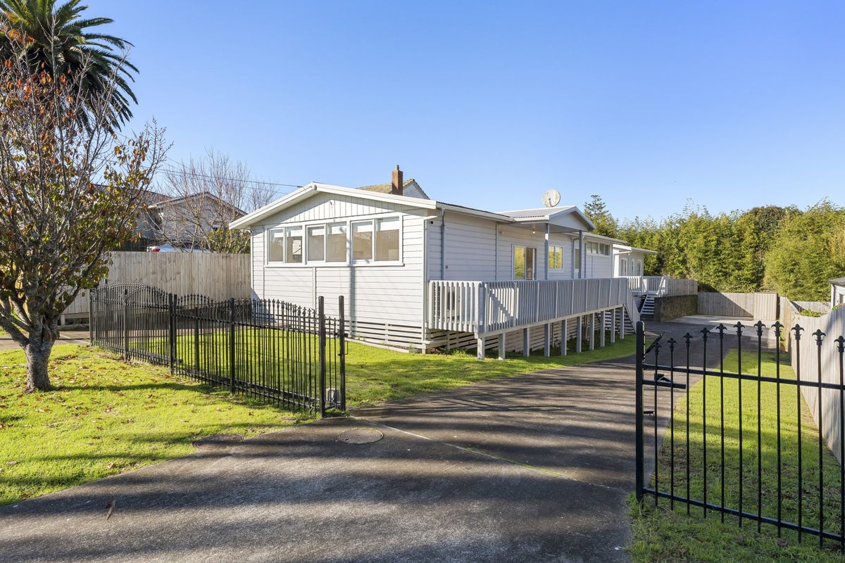 1 Pukeora Road, Otahuhu, Auckland - Carousel 1