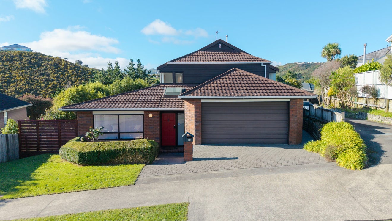 12 Longmont Terrace, Churton Park, Wellington - Carousel 1