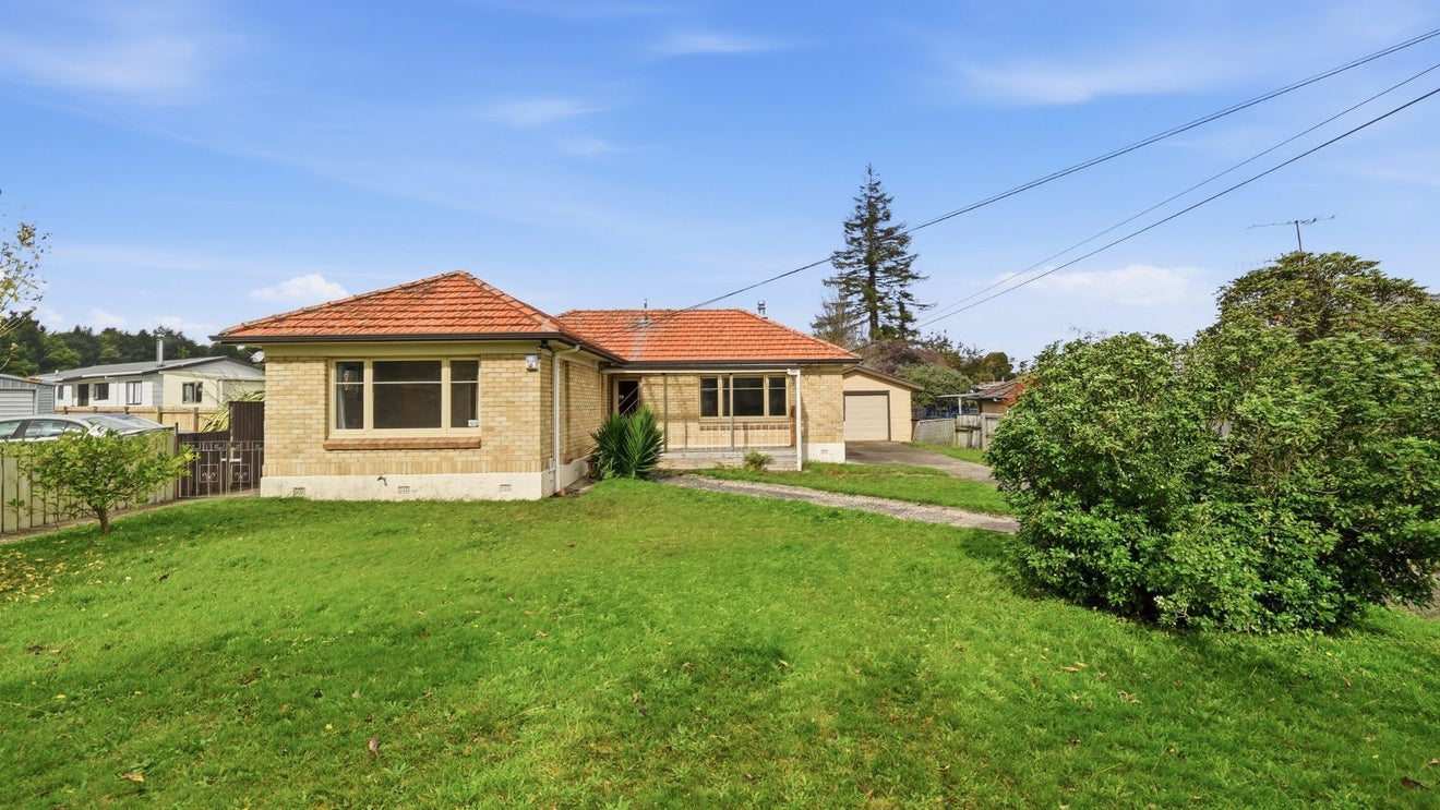 25 Russell Road, Fairy Springs, Rotorua - Carousel 1