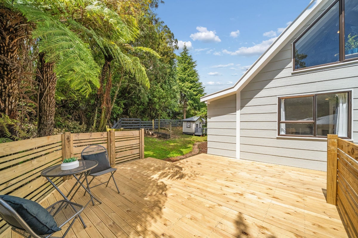 13 King Charles Drive, Kingsley Heights, Upper Hutt - Carousel 2