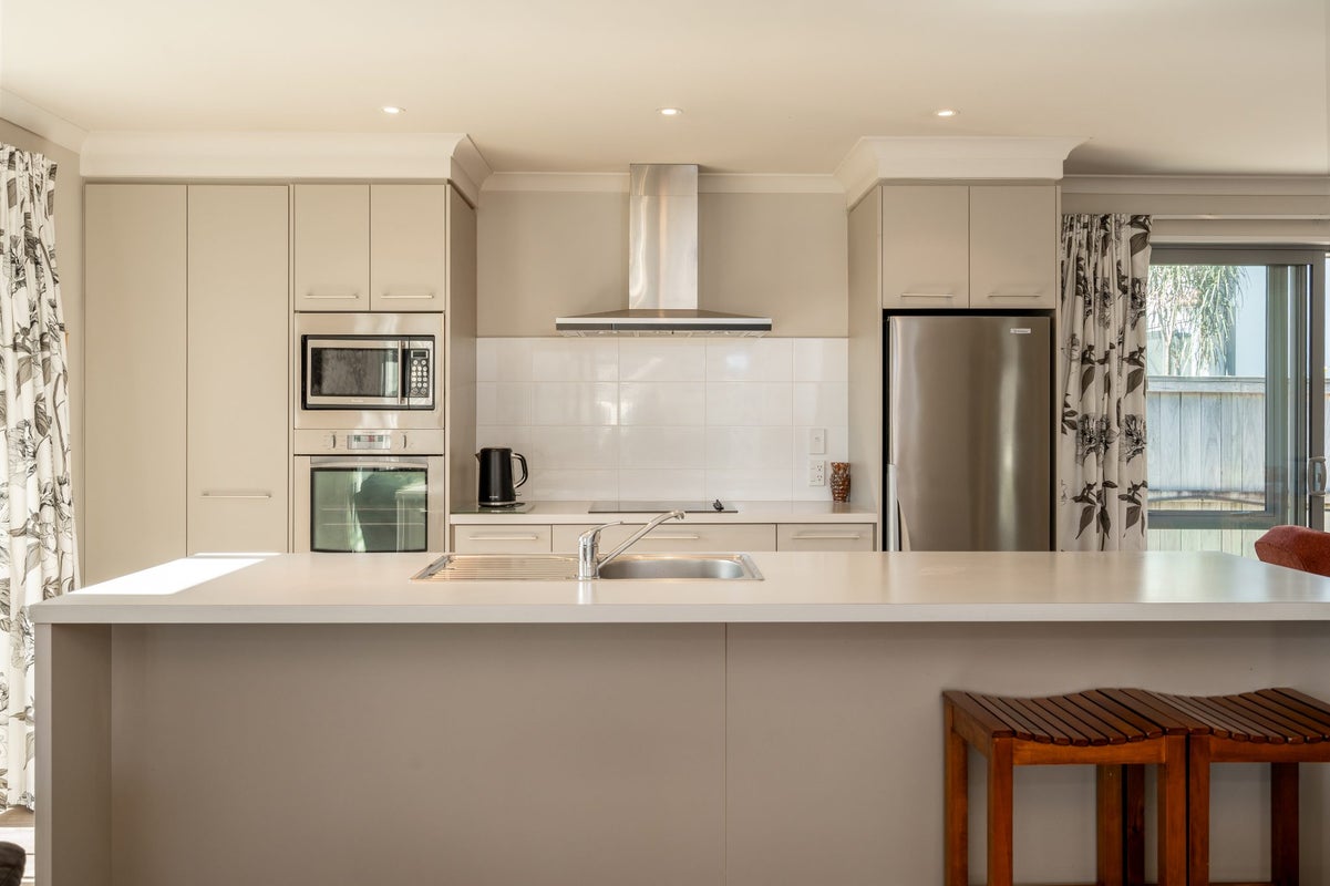6 Woodhurst Drive, Casebrook, Christchurch - Carousel 2