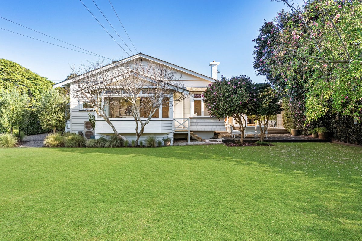 49 Lloyd Avenue, Mount Albert, Auckland - Carousel 1