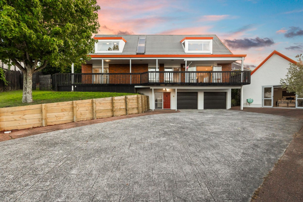 7 Kerlin Crescent, West Harbour, Auckland - Carousel 1