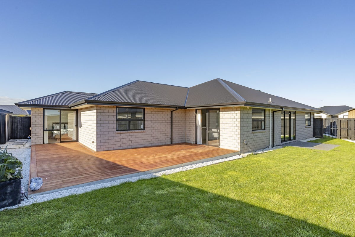 11 Cleaver Street, Woodend, Woodend - Carousel 14