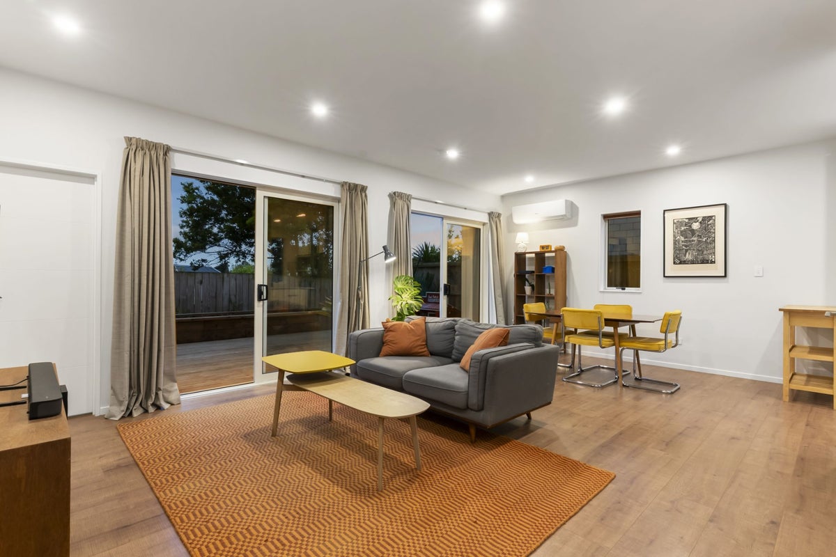5C Quiet Street, Te Atatu South, Auckland - Carousel 2