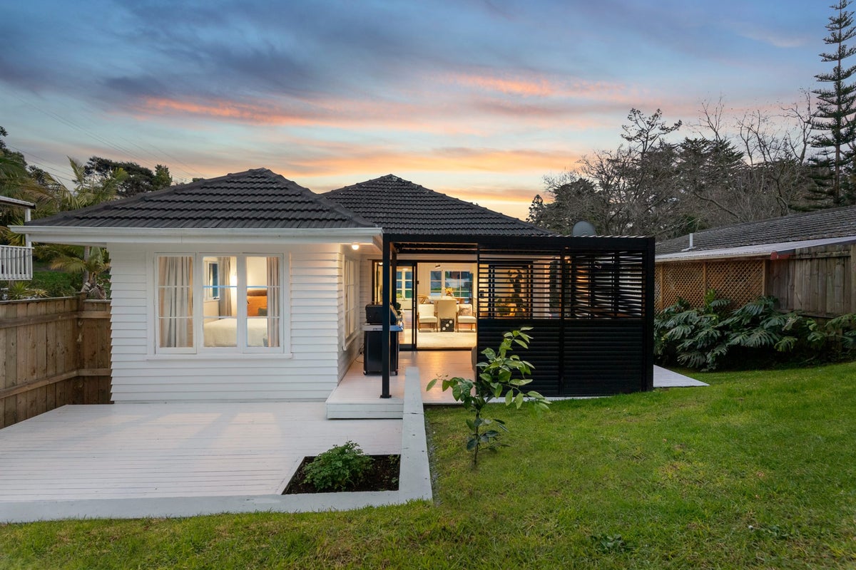 1/27 Gazelle Avenue, Beach Haven, Auckland - Carousel 1