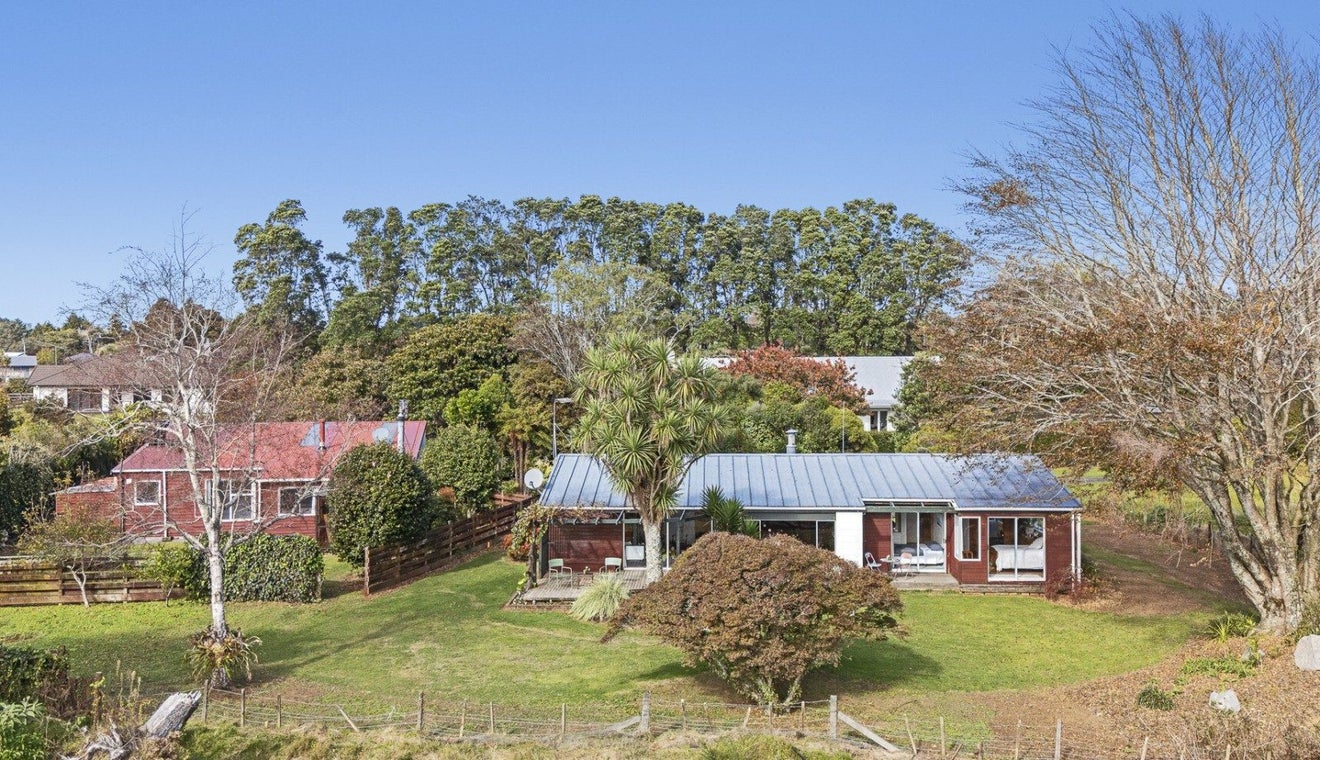 20 Portland Drive, Mangorei, New Plymouth - Carousel 2