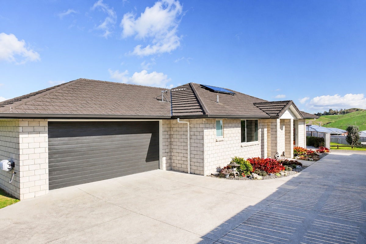 157 Ballintoy Park Drive, Welcome Bay, Tauranga - Carousel 1