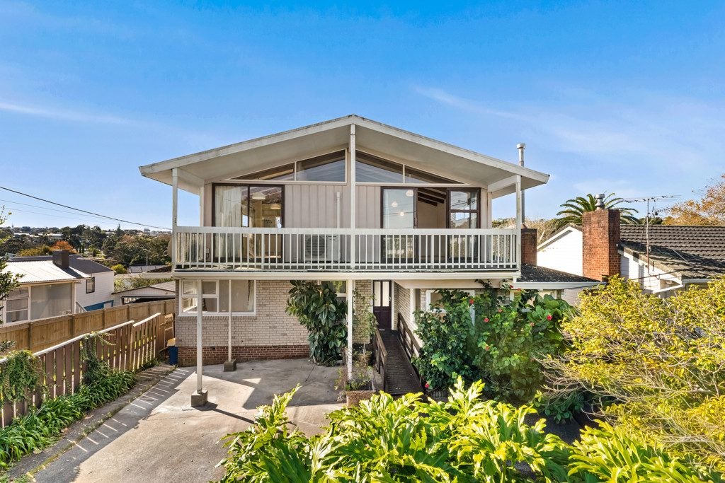 1/27 Kaipatiki Road, Glenfield, Auckland - Carousel 1