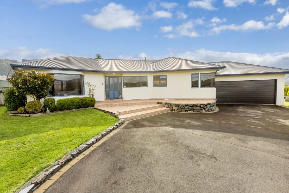 34 Birkinshaw Grove, Riverstone Terraces, Upper Hutt - Carousel 1