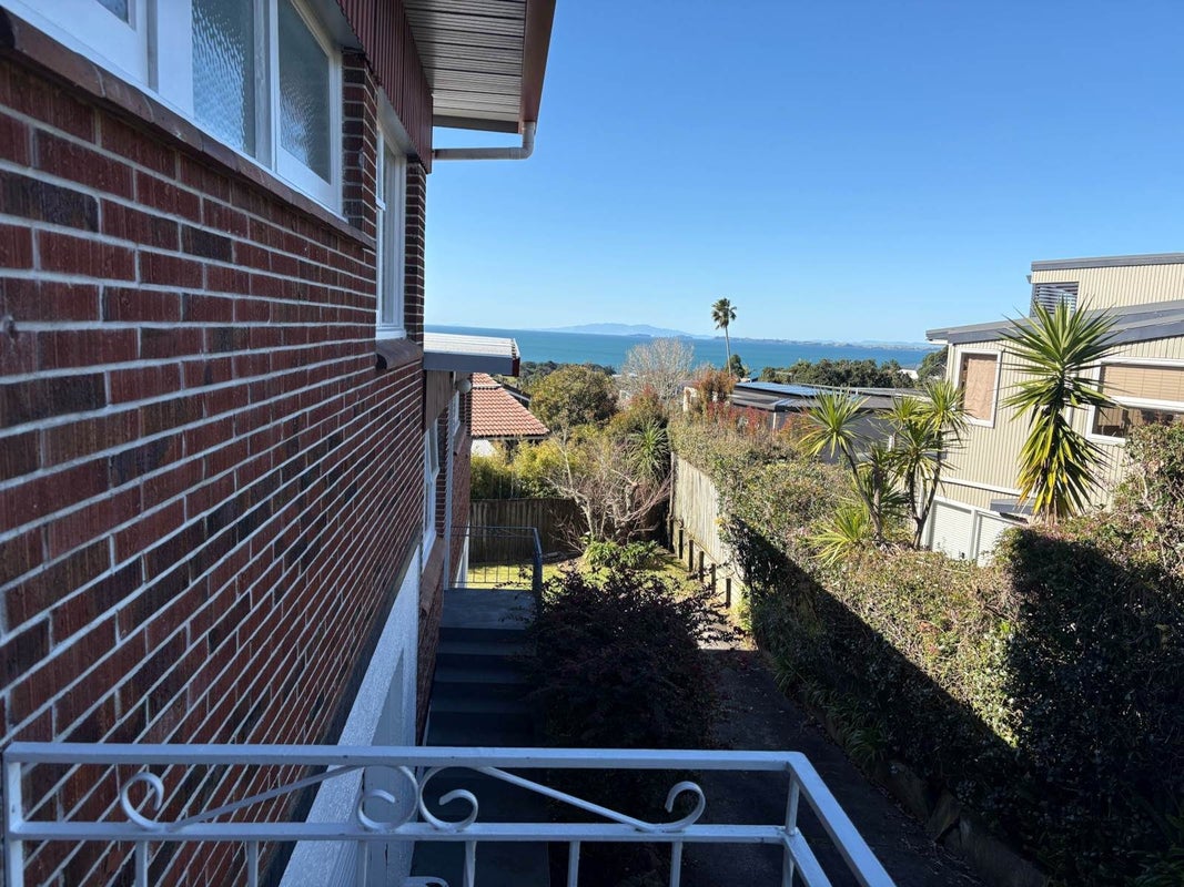 6/5 Braemar Road, Castor Bay, North Shore City, Auckland - Carousel 2