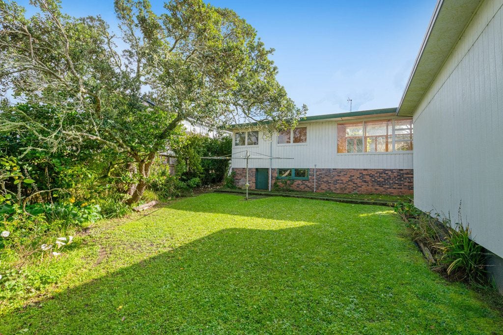 54 Holland Road, Hillcrest, Auckland - Carousel 1