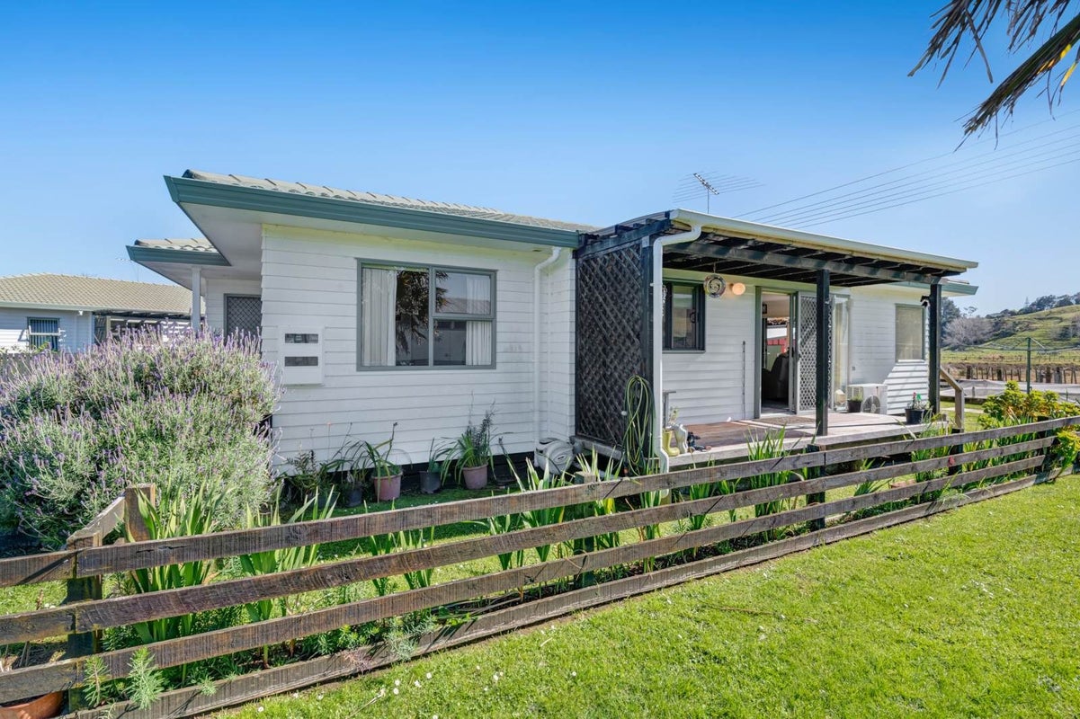 4/12 Miro Street, Helensville, Auckland - Carousel 2