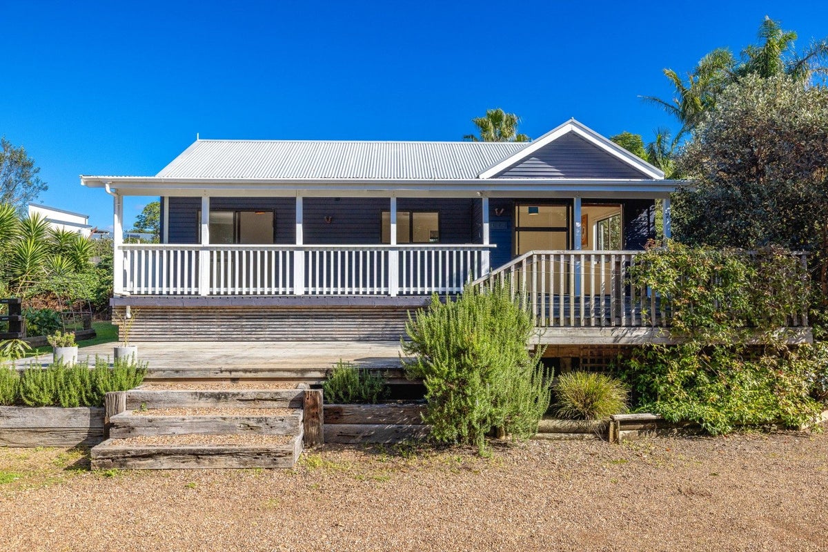 23 Sea View Road, Ostend, Waiheke Island - Carousel 1