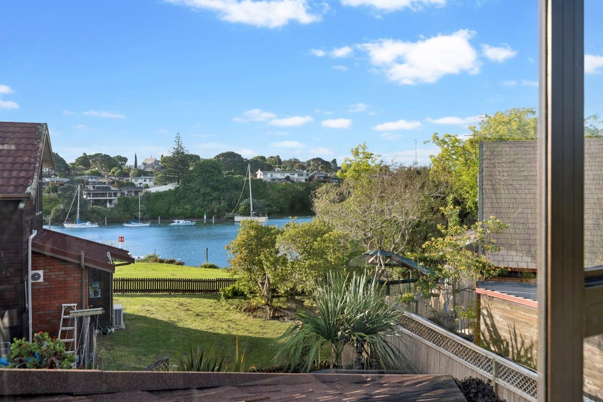 1/10 Dayspring Way, Pakuranga, Auckland - Carousel 1
