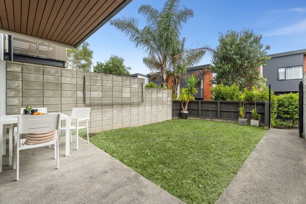 12/9 Eastview Road, Glen Innes, Auckland - Carousel 2