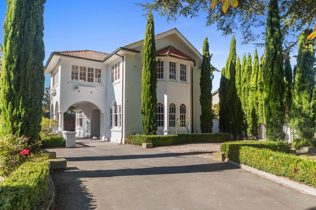 12 Glandovey Road, Fendalton, Christchurch - Carousel 1