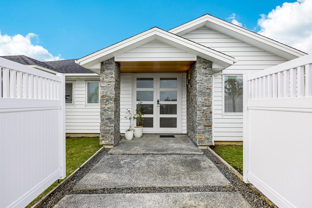 22 Jeroboam Loop, Kumeu - Carousel 1