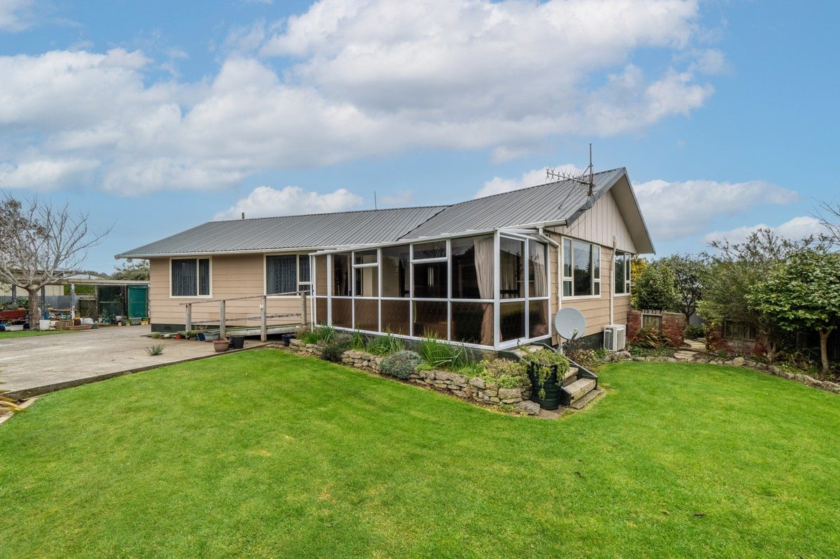16 Tramway Road, Strathern, Invercargill - Carousel 1