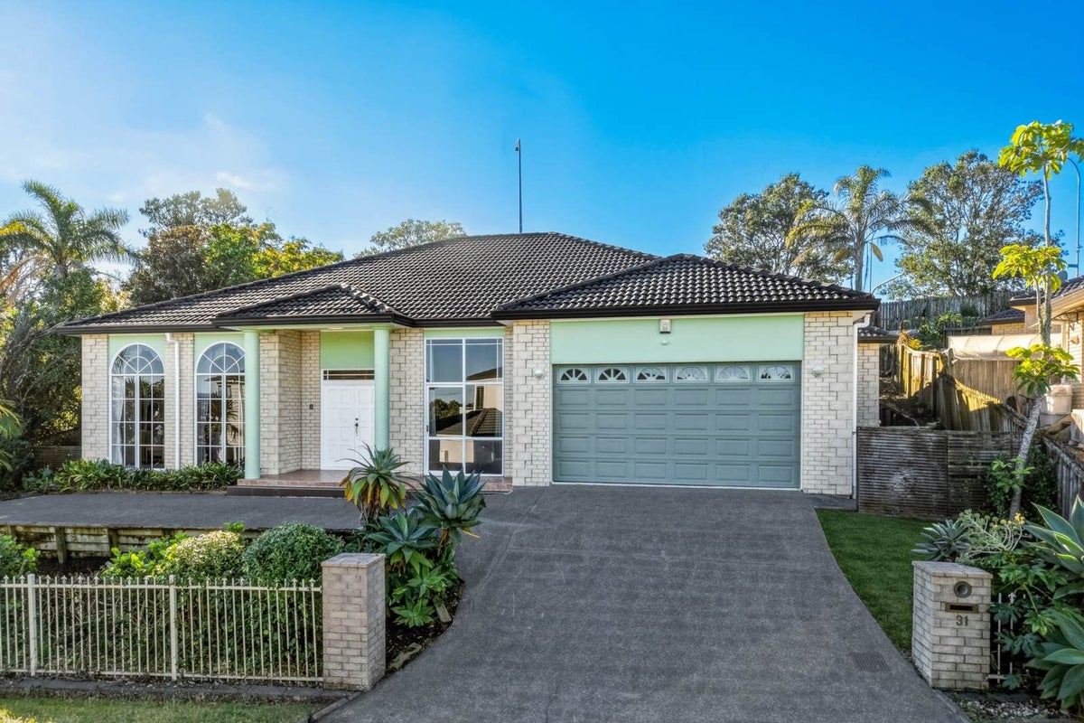 31 Cricklade Terrace, Windsor Park, Auckland - Carousel 1