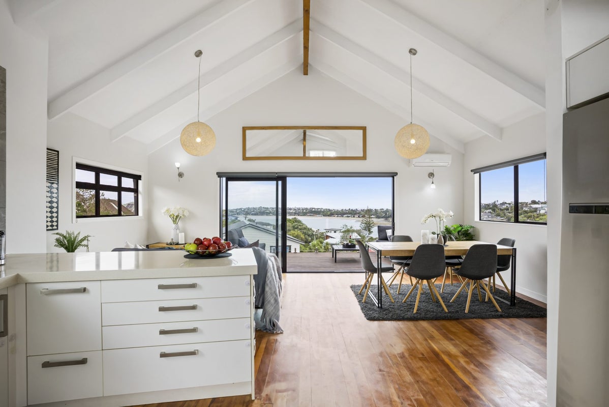 55 Ardern Avenue, Stanmore Bay, Whangaparaoa - Carousel 1