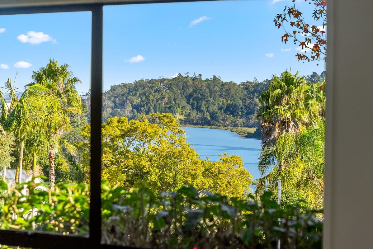 56 Pemberton Avenue, Bayview, Auckland - Carousel 2